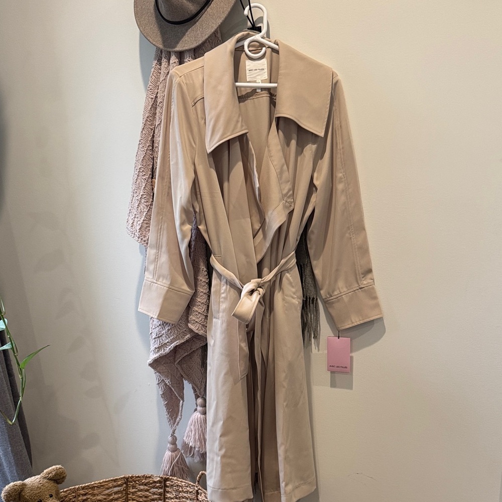 Elegant Cream Women's Trench